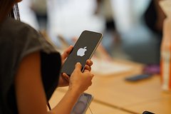 iPhone 15 подешевел в России